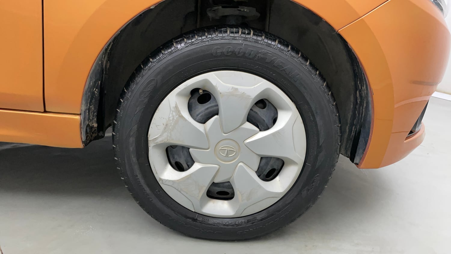 Used 2016 Tata Tiago Revotron XT Petrol Manual tyres RIGHT FRONT TYRE RIM VIEW