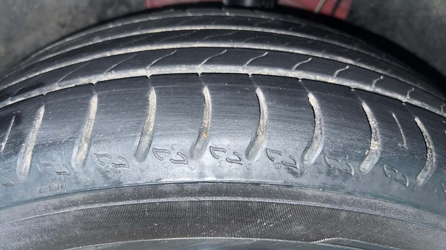 Used 2022 Skoda Kushaq Style 1.0L TSI AT Petrol Automatic tyres LEFT FRONT TYRE TREAD VIEW
