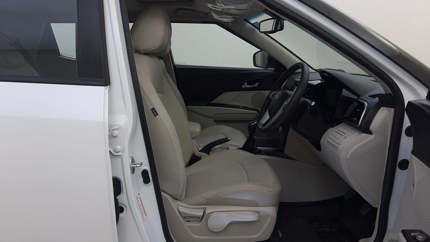 Used 2024 Mahindra XUV 300 W8 (O) 1.2 Petrol Petrol Manual interior RIGHT SIDE FRONT DOOR CABIN VIEW