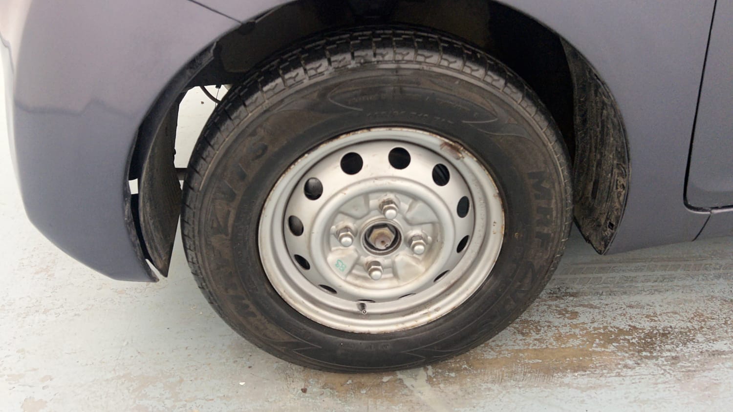 Used 2014 Hyundai Eon Era + Petrol Manual tyres LEFT FRONT TYRE RIM VIEW