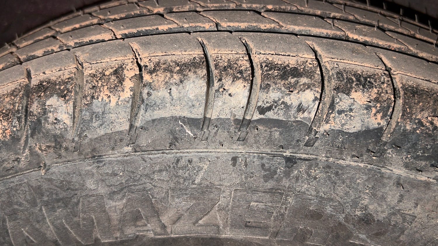 Used 2016 Hyundai i10 Sportz 1.1 iRDE2 Petrol Manual tyres RIGHT REAR TYRE TREAD VIEW