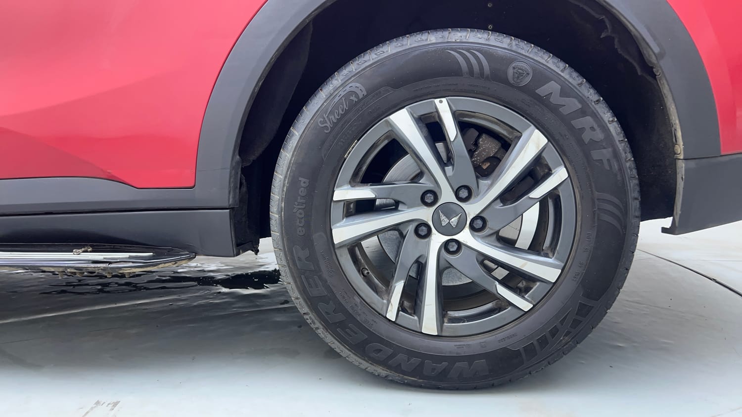 Used 2022 Mahindra XUV700 AX 5 Petrol AT 5 STR Petrol Automatic tyres LEFT REAR TYRE RIM VIEW