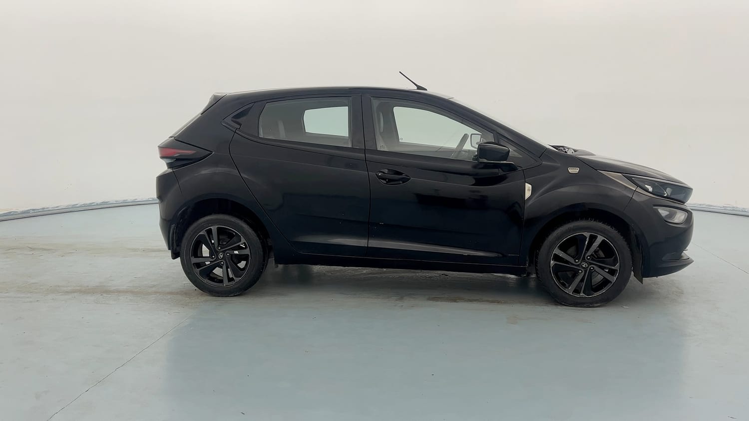 Used 2022 Tata Altroz XZ Plus Diesel Dark Edition Diesel Manual exterior RIGHT SIDE VIEW