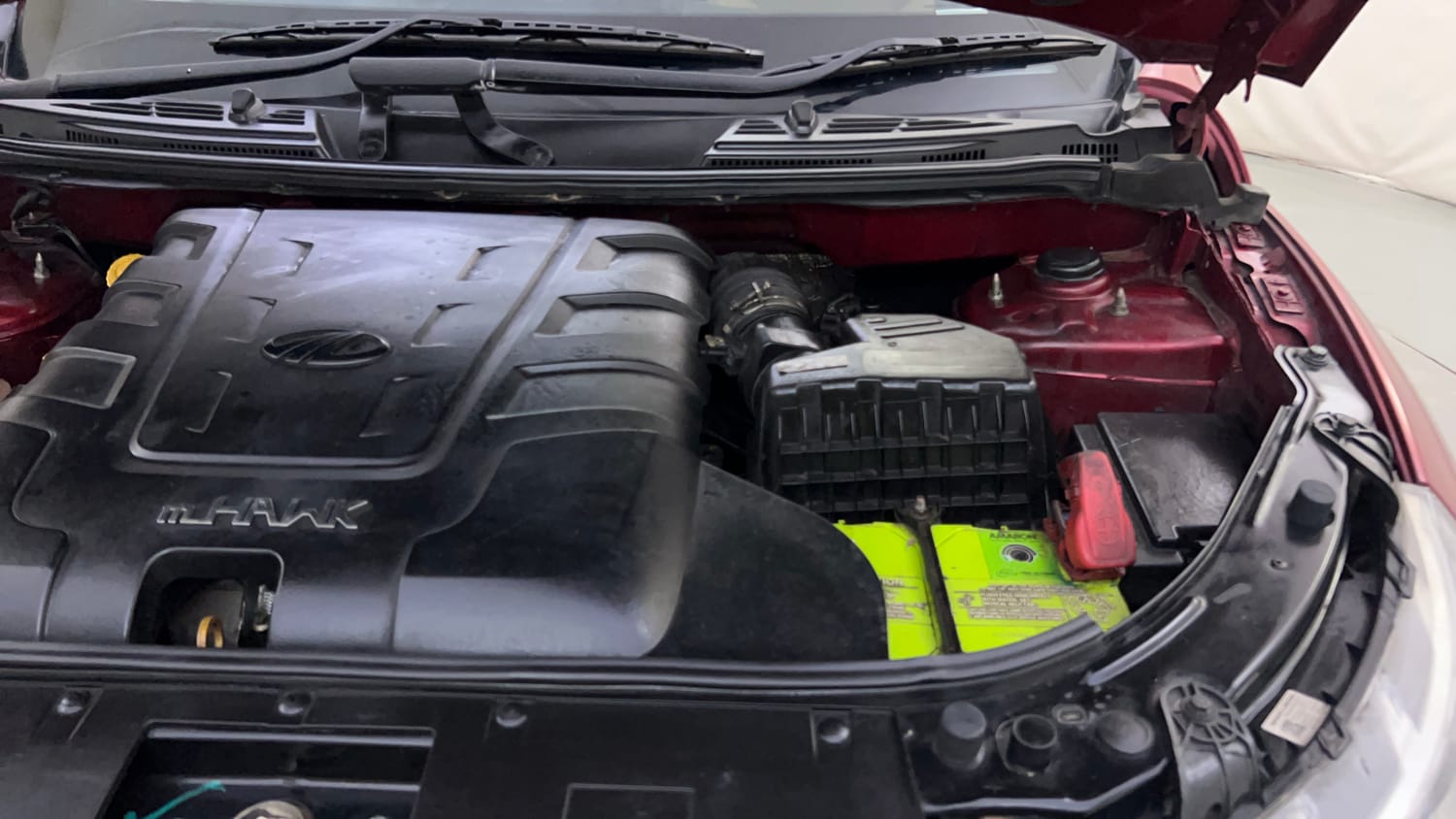 Used 2019 Mahindra XUV500 W9 AT Diesel Automatic engine ENGINE LEFT SIDE HINGE & APRON VIEW