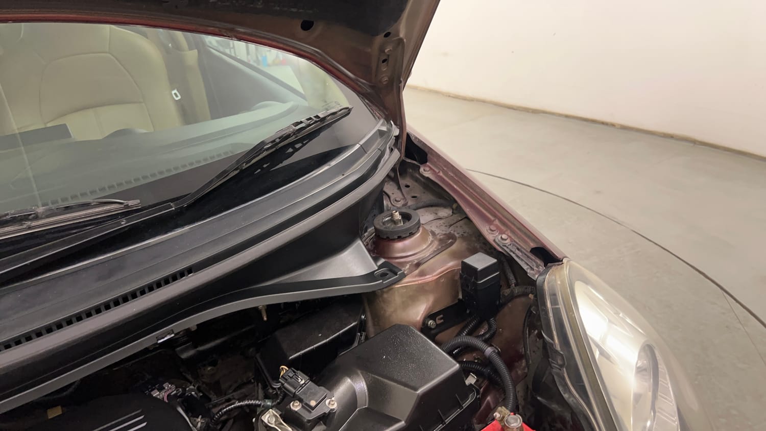 Used 2014 Honda Amaze 1.5 VX i-DTEC Diesel Manual engine ENGINE LEFT SIDE HINGE & APRON VIEW