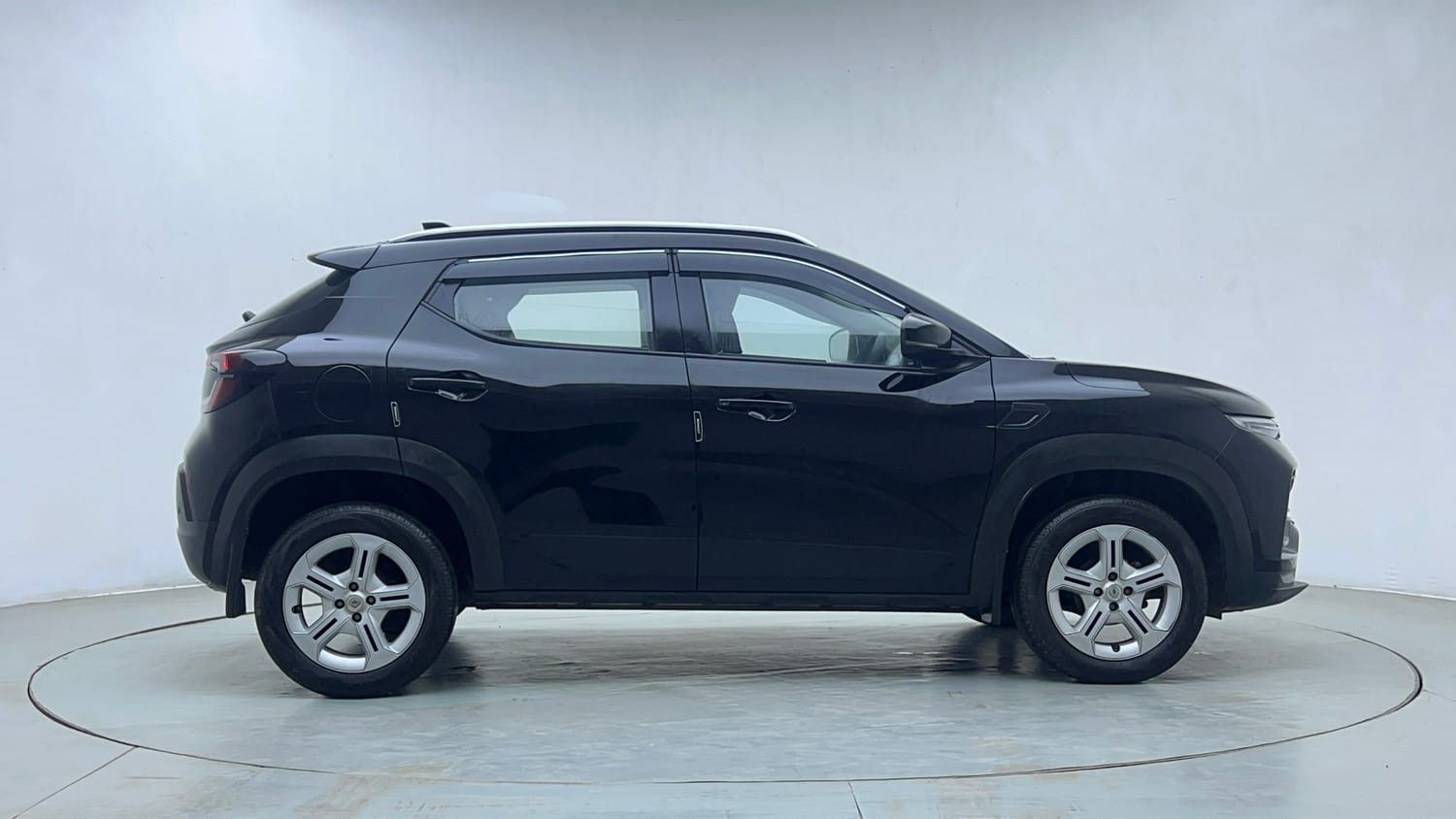 Used 2024 Renault Kiger RXT AMT Petrol Automatic exterior RIGHT SIDE VIEW