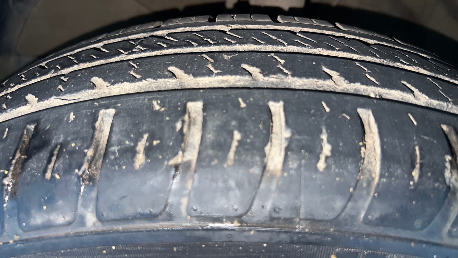 Used 2023 Maruti Suzuki Swift VXi AMT Petrol Automatic tyres LEFT FRONT TYRE TREAD VIEW