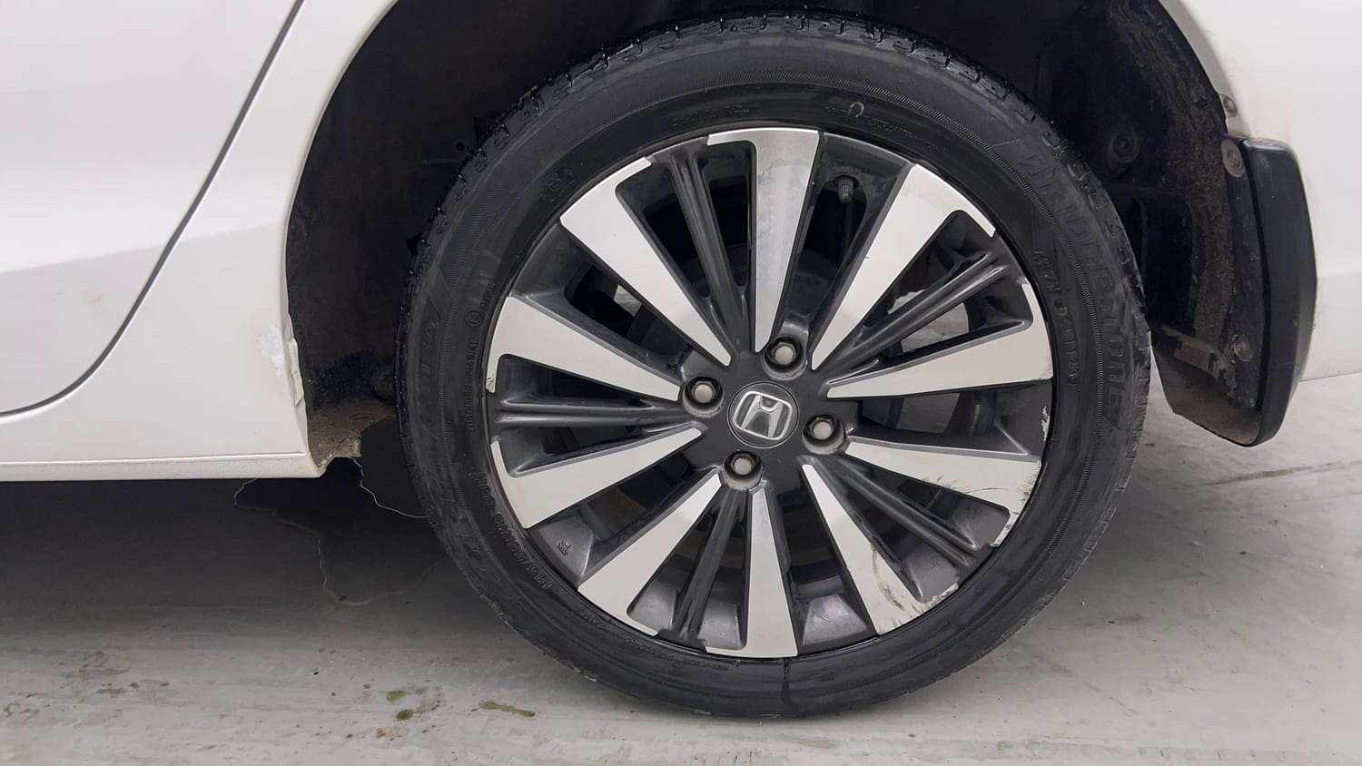 Used 2023 Honda City ZX Petrol CVT Petrol Automatic tyres LEFT REAR TYRE RIM VIEW