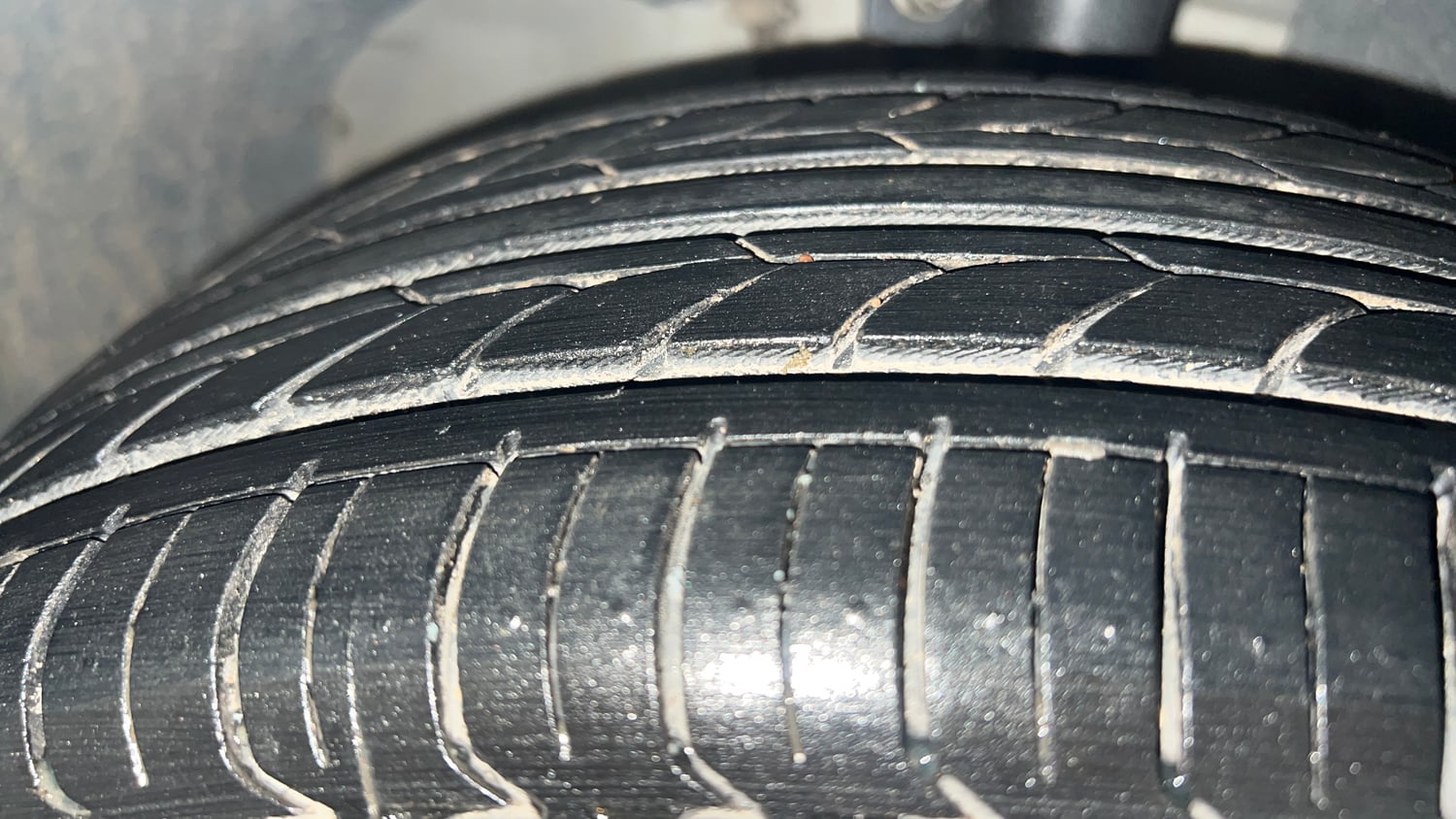 Used 2016 Ford Figo Titanium 1.5 Ti-VCT AT Petrol Automatic tyres RIGHT FRONT TYRE TREAD VIEW