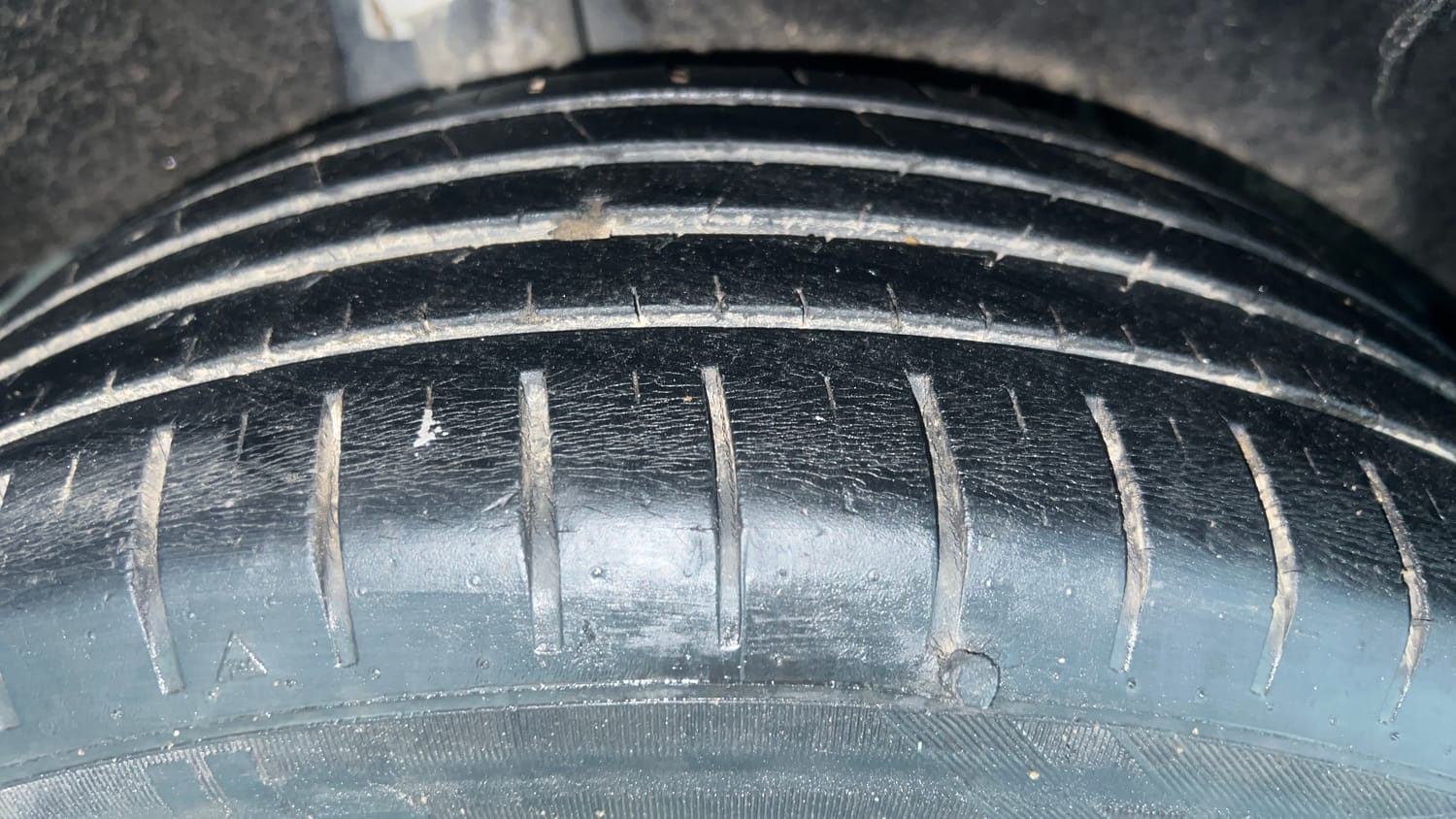Used 2018 Maruti Suzuki Baleno Alpha 1.2 AT Petrol Automatic tyres RIGHT REAR TYRE TREAD VIEW