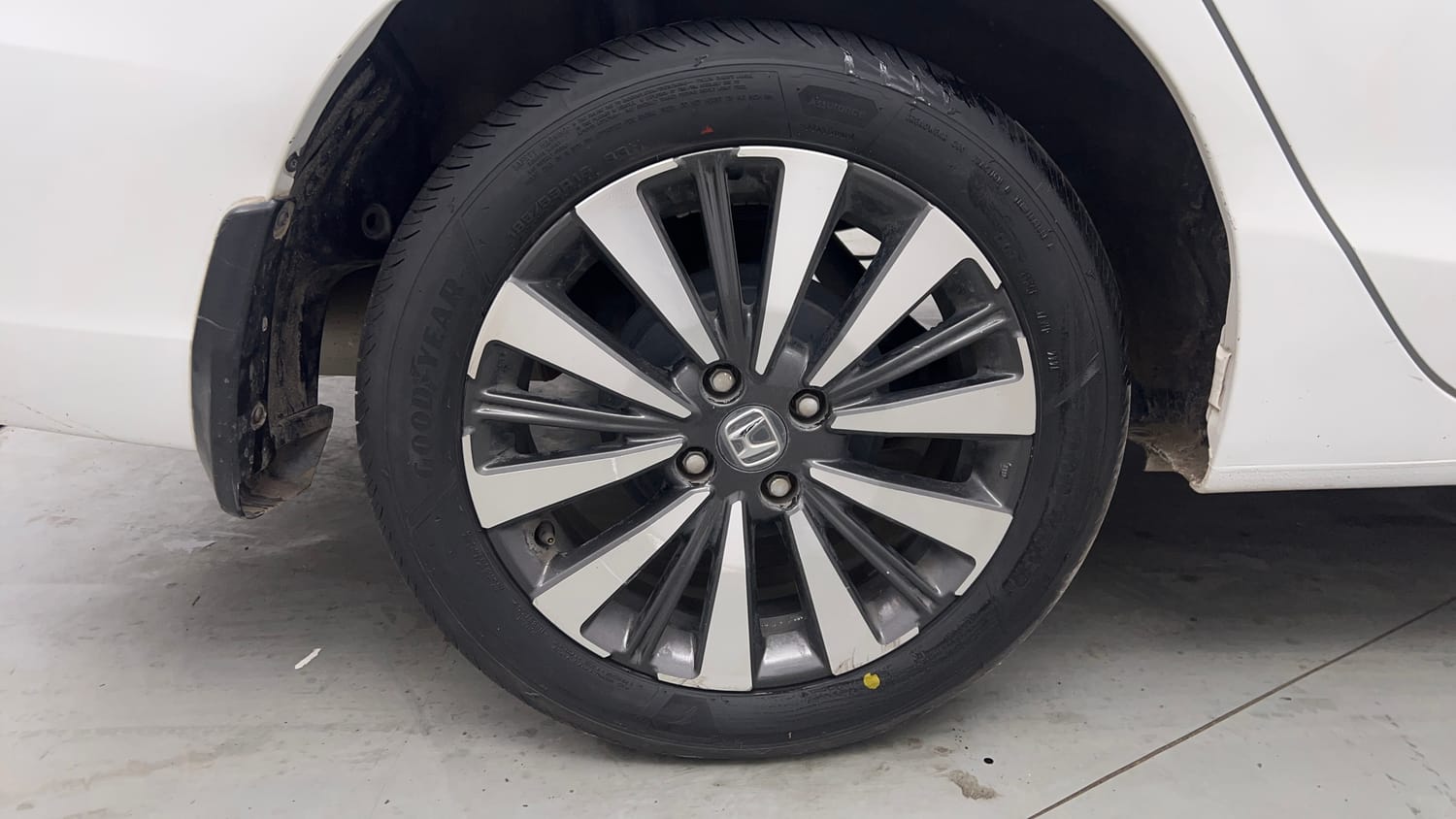 Used 2023 Honda City ZX Petrol CVT Petrol Automatic tyres RIGHT REAR TYRE RIM VIEW