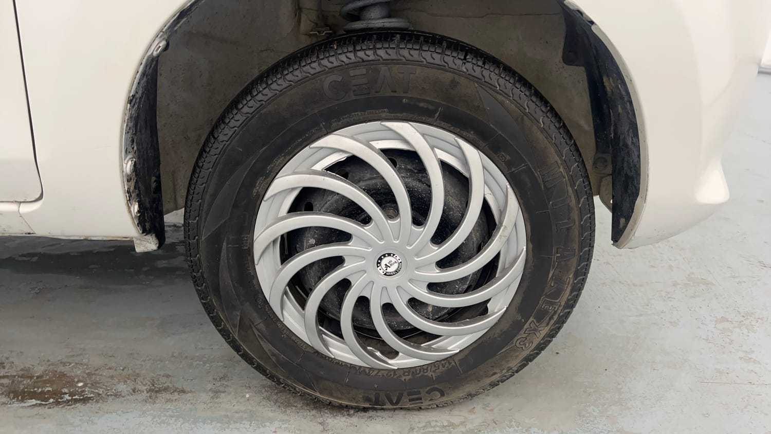 Used 2016 Maruti Suzuki Alto 800 Vxi Petrol Manual tyres RIGHT FRONT TYRE RIM VIEW