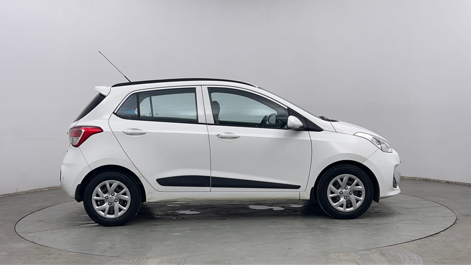 Used 2020 Hyundai Grand i10 Sportz 1.2 Kappa VTVT Petrol Manual exterior RIGHT SIDE VIEW