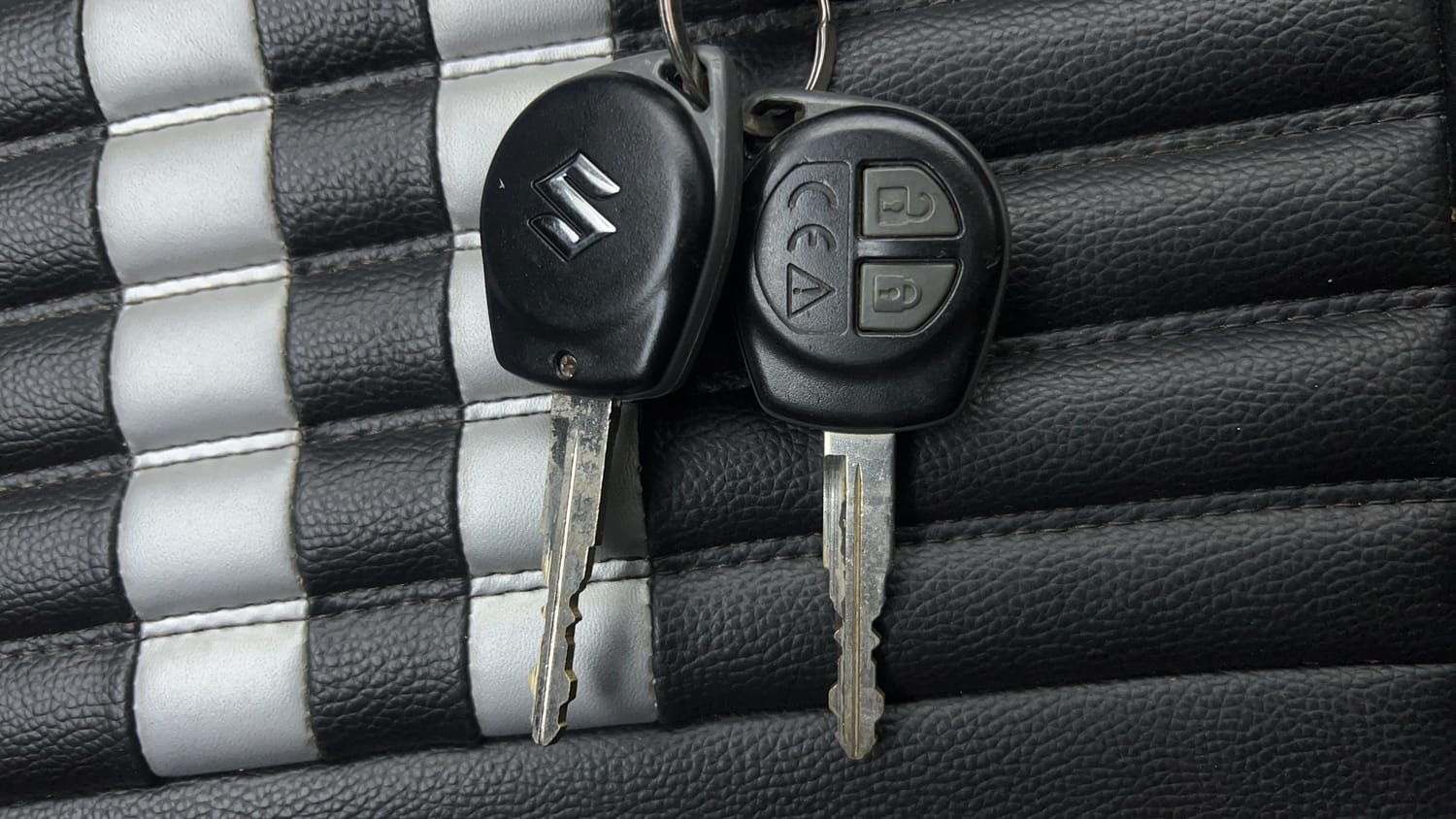 Used 2022 Maruti Suzuki Swift VXi Petrol Manual extra CAR KEY VIEW