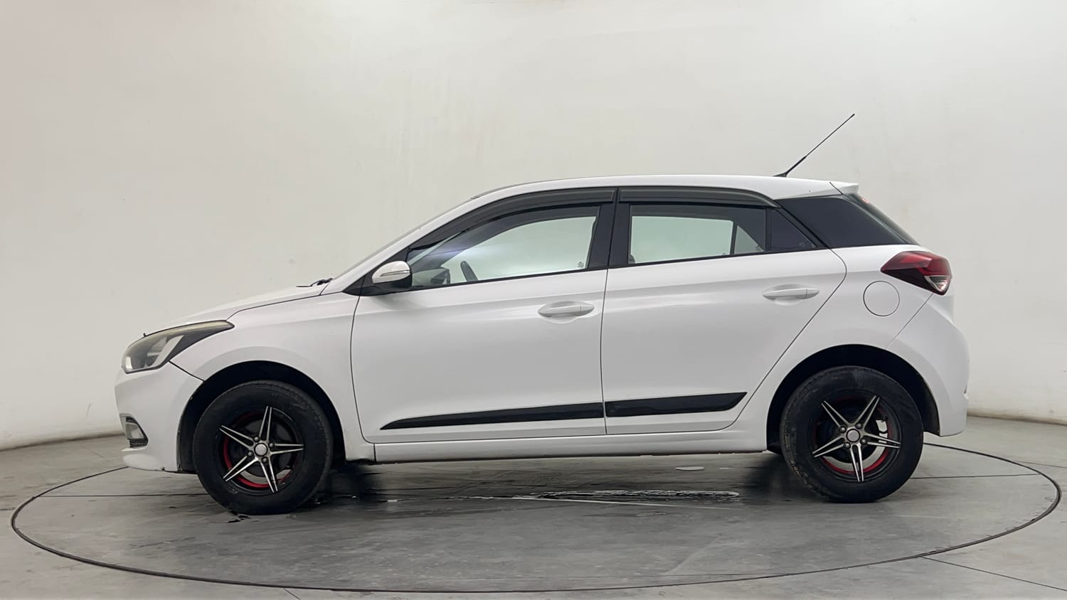 Used 2016 Hyundai Elite i20 Sportz 1.2 Petrol Manual exterior LEFT SIDE VIEW