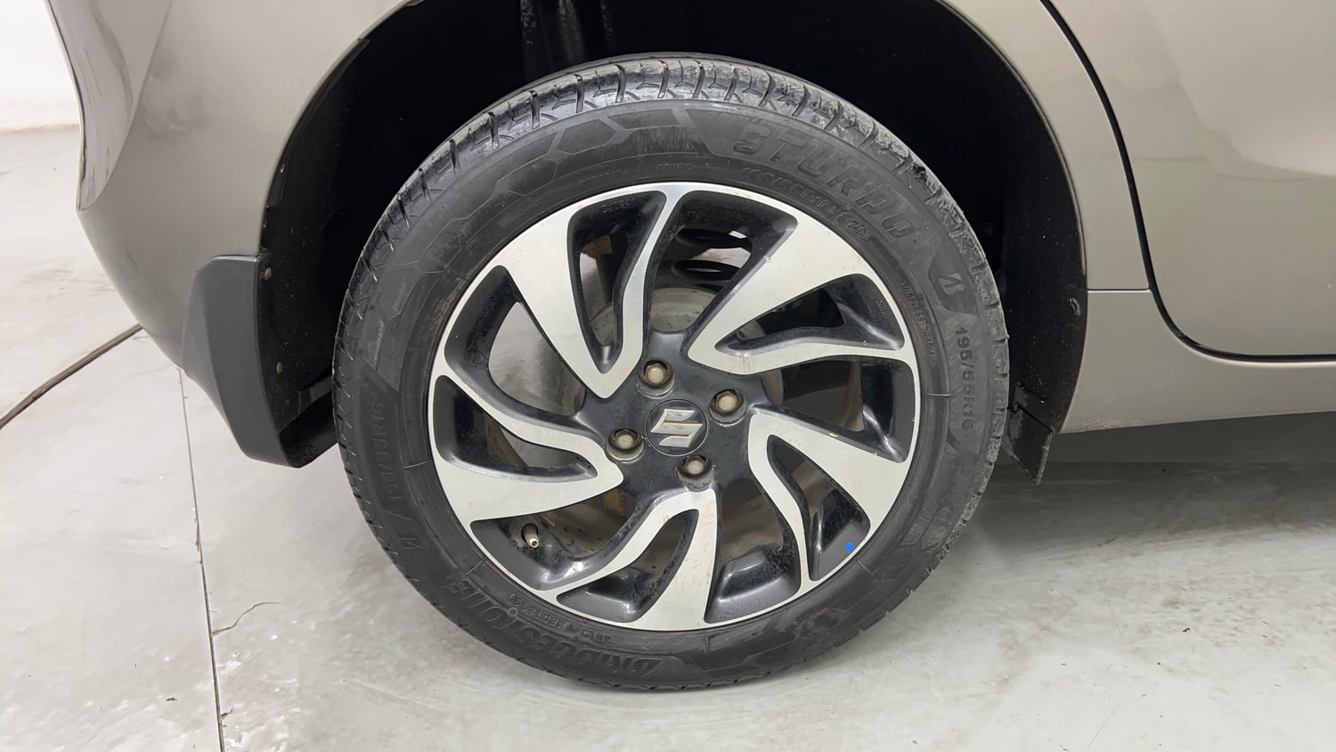 Used 2020 Maruti Suzuki Baleno Zeta Petrol Manual tyres RIGHT REAR TYRE RIM VIEW