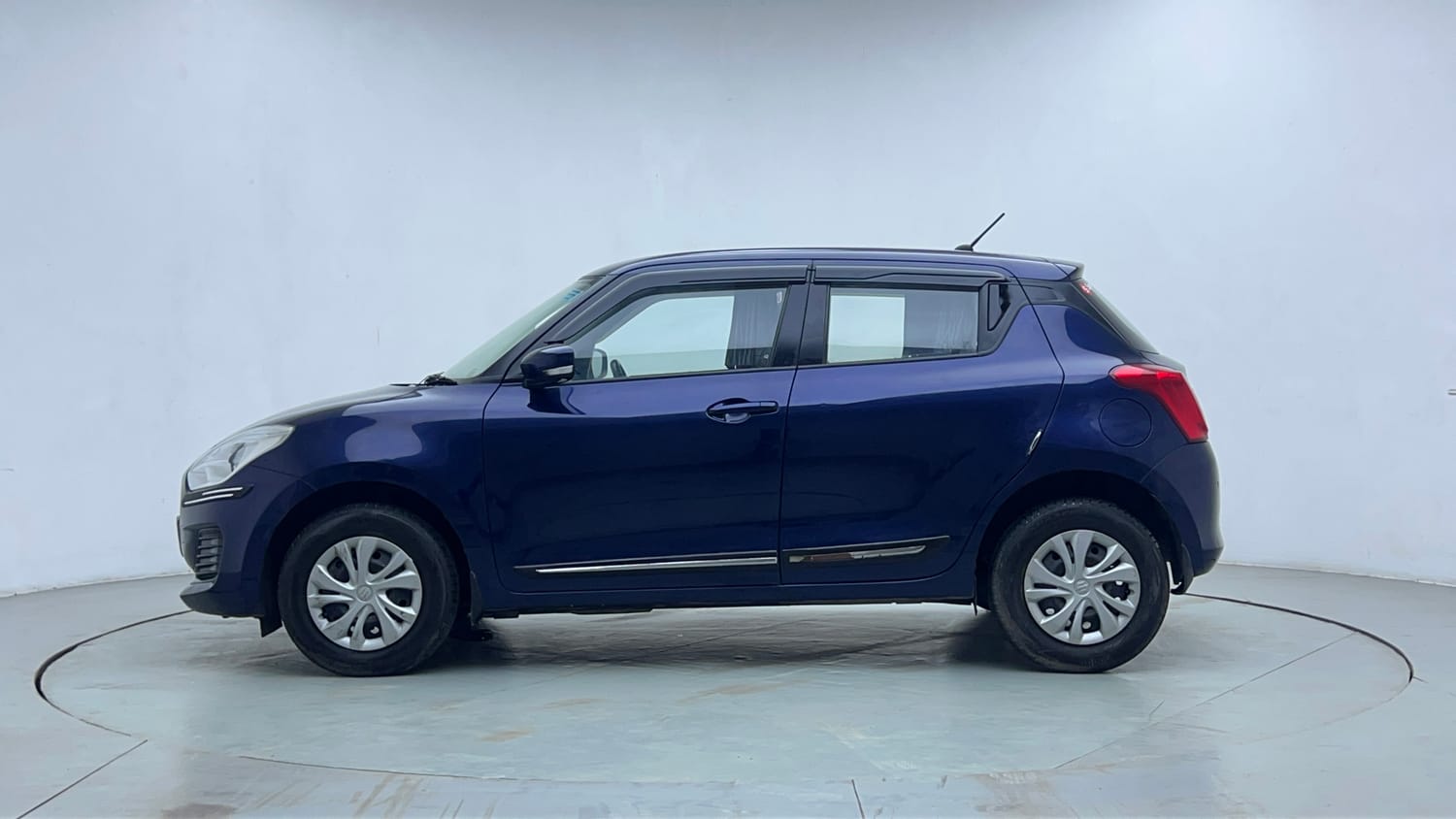 Used 2023 Maruti Suzuki Swift VXi AMT Petrol Automatic exterior LEFT SIDE VIEW