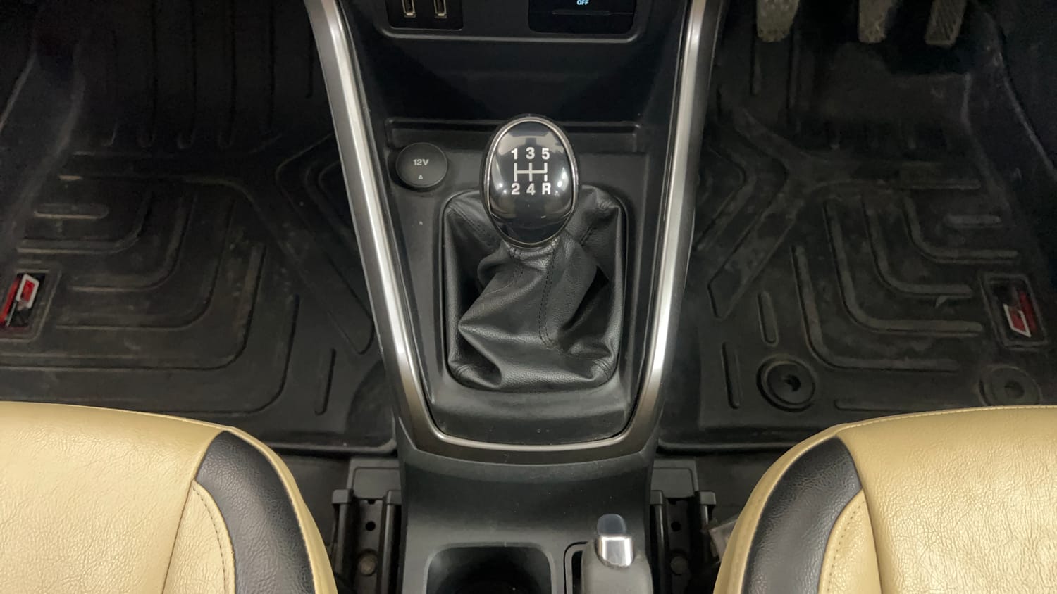 Used 2019 Ford EcoSport Titanium + 1.5L TDCi Diesel Manual interior GEAR  KNOB VIEW