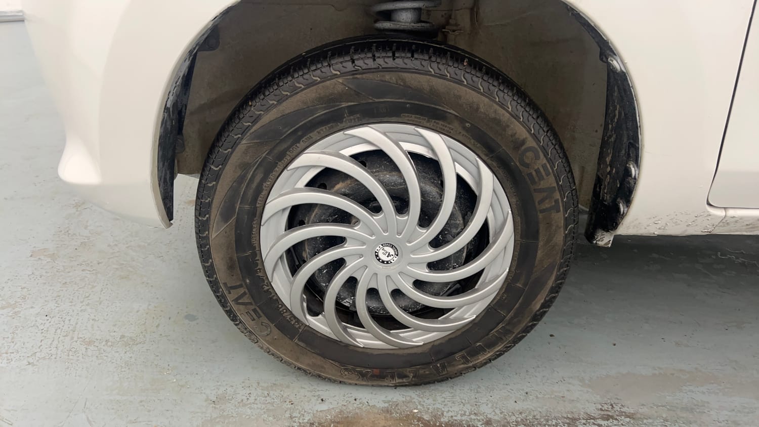 Used 2016 Maruti Suzuki Alto 800 Vxi Petrol Manual tyres LEFT FRONT TYRE RIM VIEW