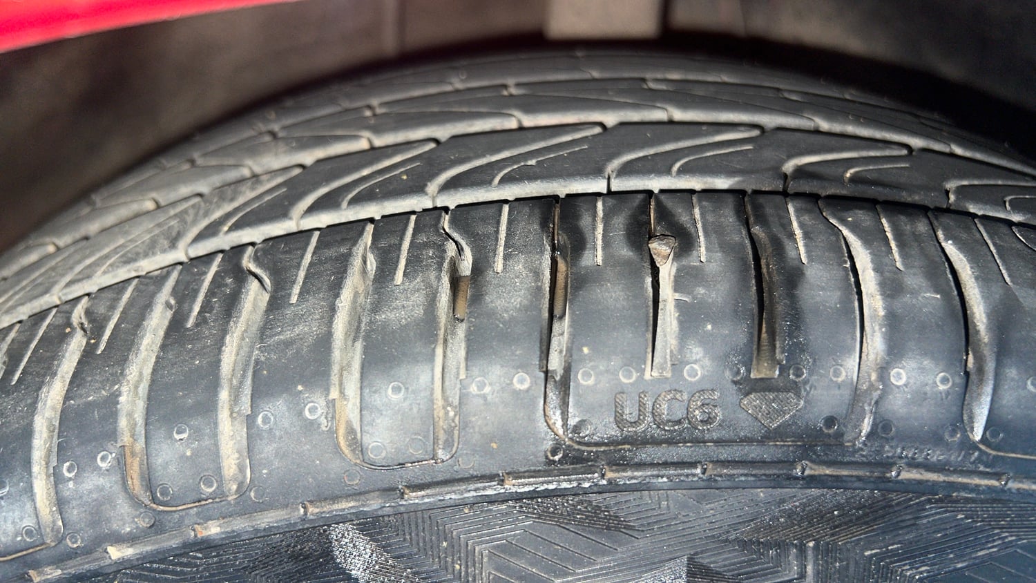Used 2021 Hyundai New i20 Asta (O) 1.0 Turbo DCT Petrol Automatic tyres RIGHT FRONT TYRE TREAD VIEW