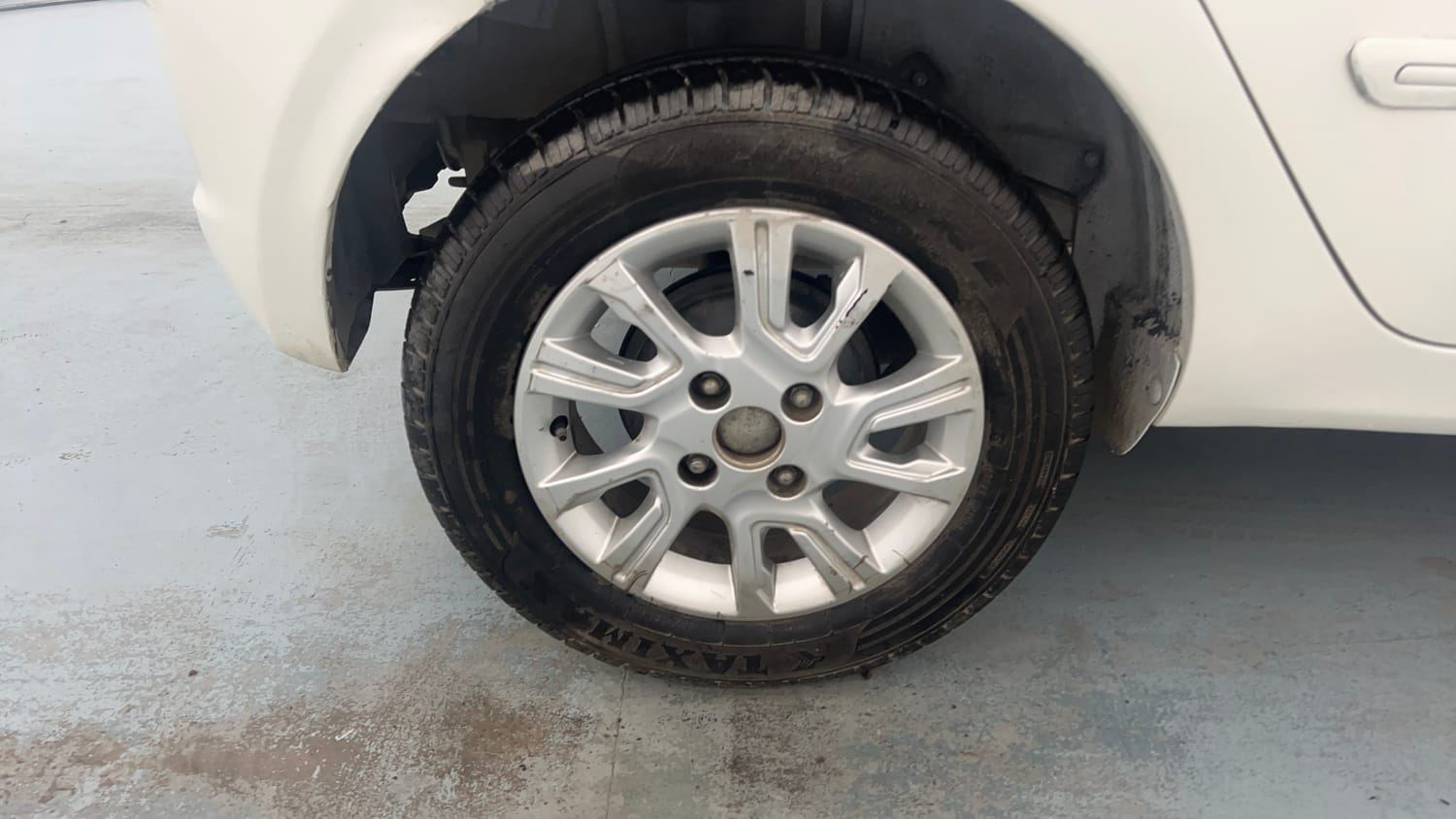 Used 2017 Tata Tiago Revotorq XZ Diesel Manual tyres RIGHT REAR TYRE RIM VIEW