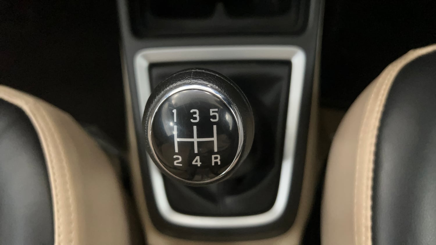 Used 2022 Maruti Suzuki Dzire ZXi CNG Cng Manual interior GEAR  KNOB VIEW