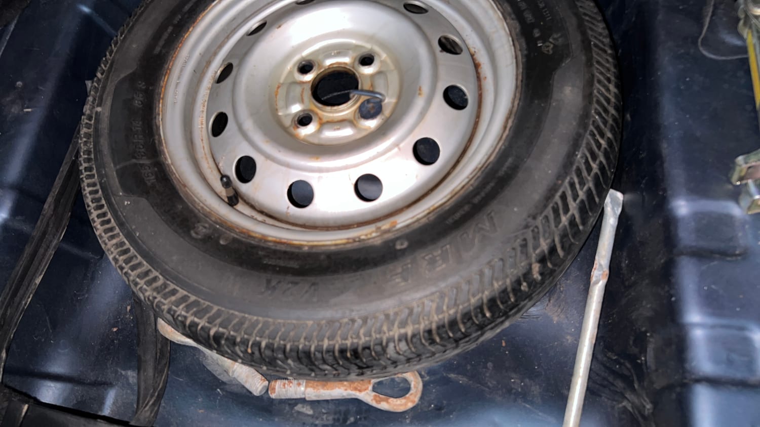 Used 2012 Maruti Suzuki Swift Dzire LXi 1.2 BS-IV Petrol Manual tyres SPARE TYRE VIEW