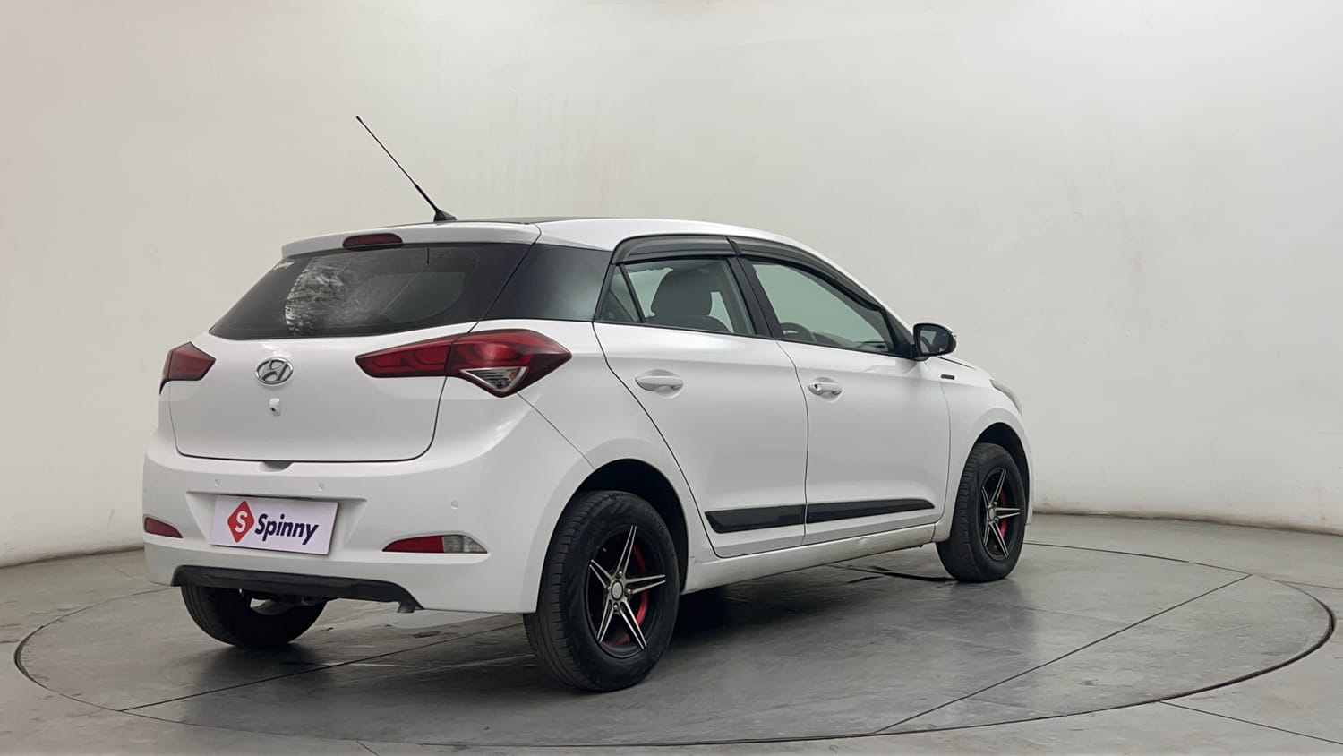 Used 2016 Hyundai Elite i20 Sportz 1.2 Petrol Manual exterior RIGHT REAR CORNER VIEW
