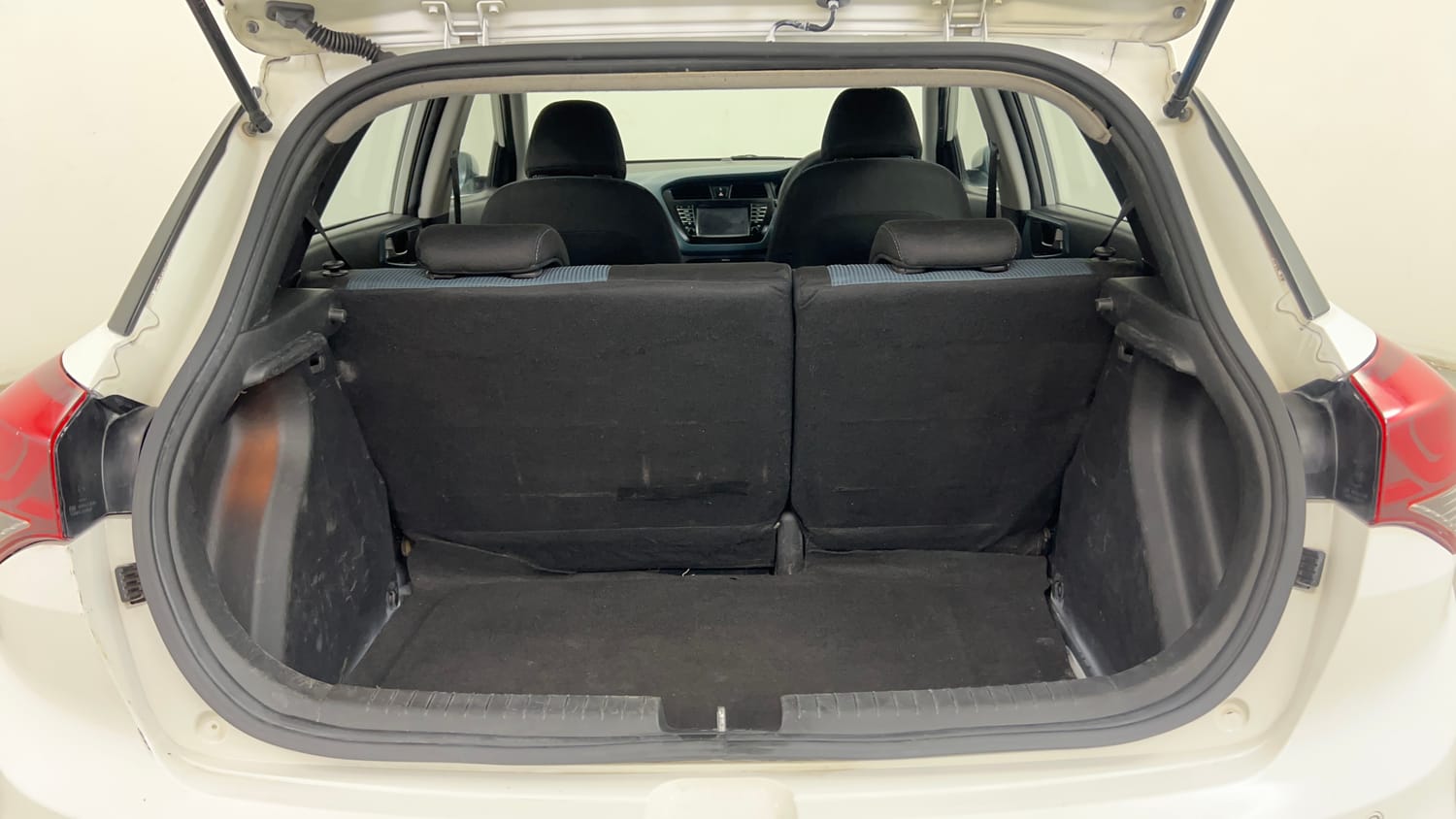 Used 2016 Hyundai i20 Active 1.2 SX Petrol Manual interior DICKY INSIDE VIEW