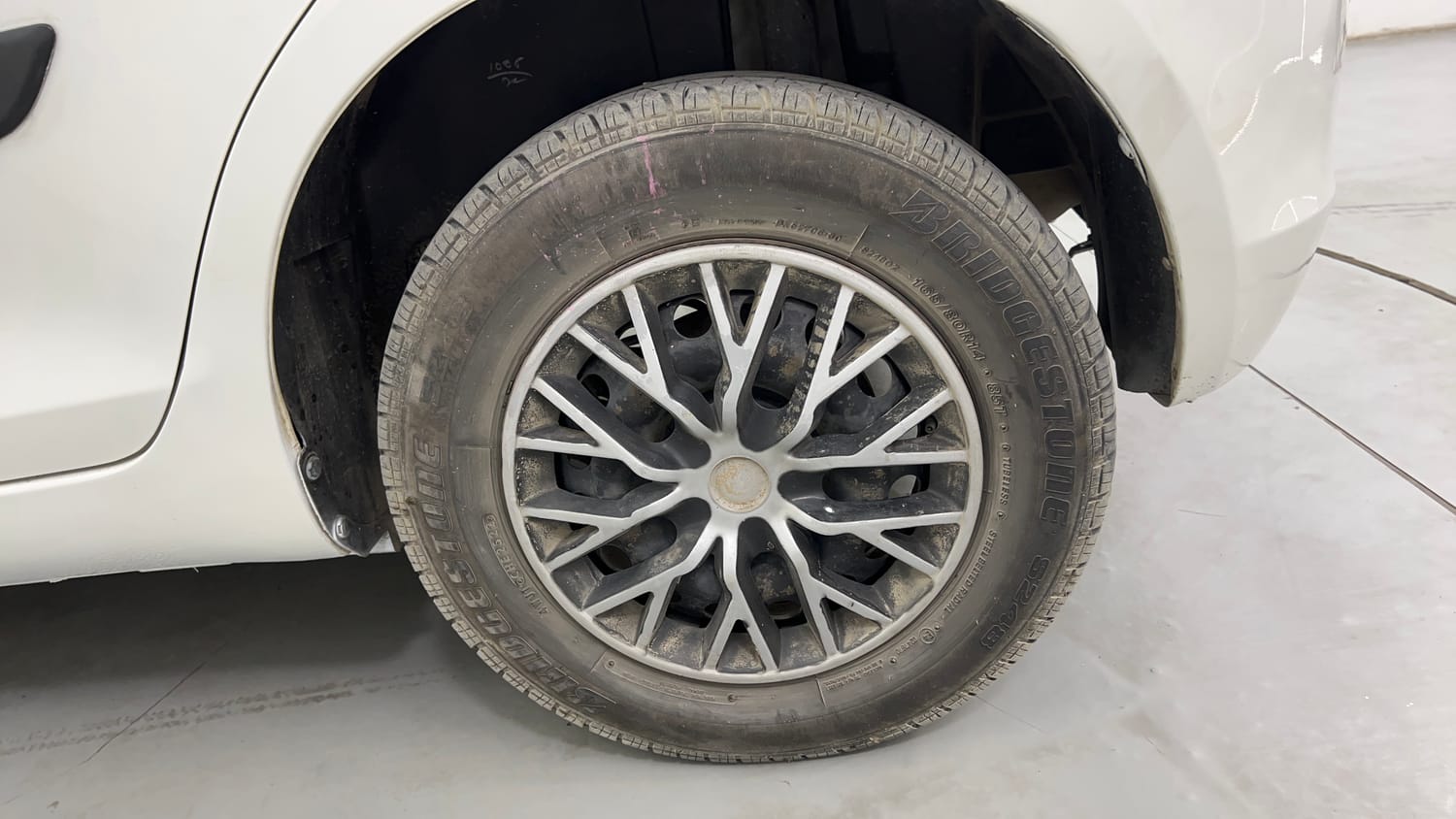 Used 2017 Maruti Suzuki Swift VXi Petrol Manual tyres LEFT REAR TYRE RIM VIEW
