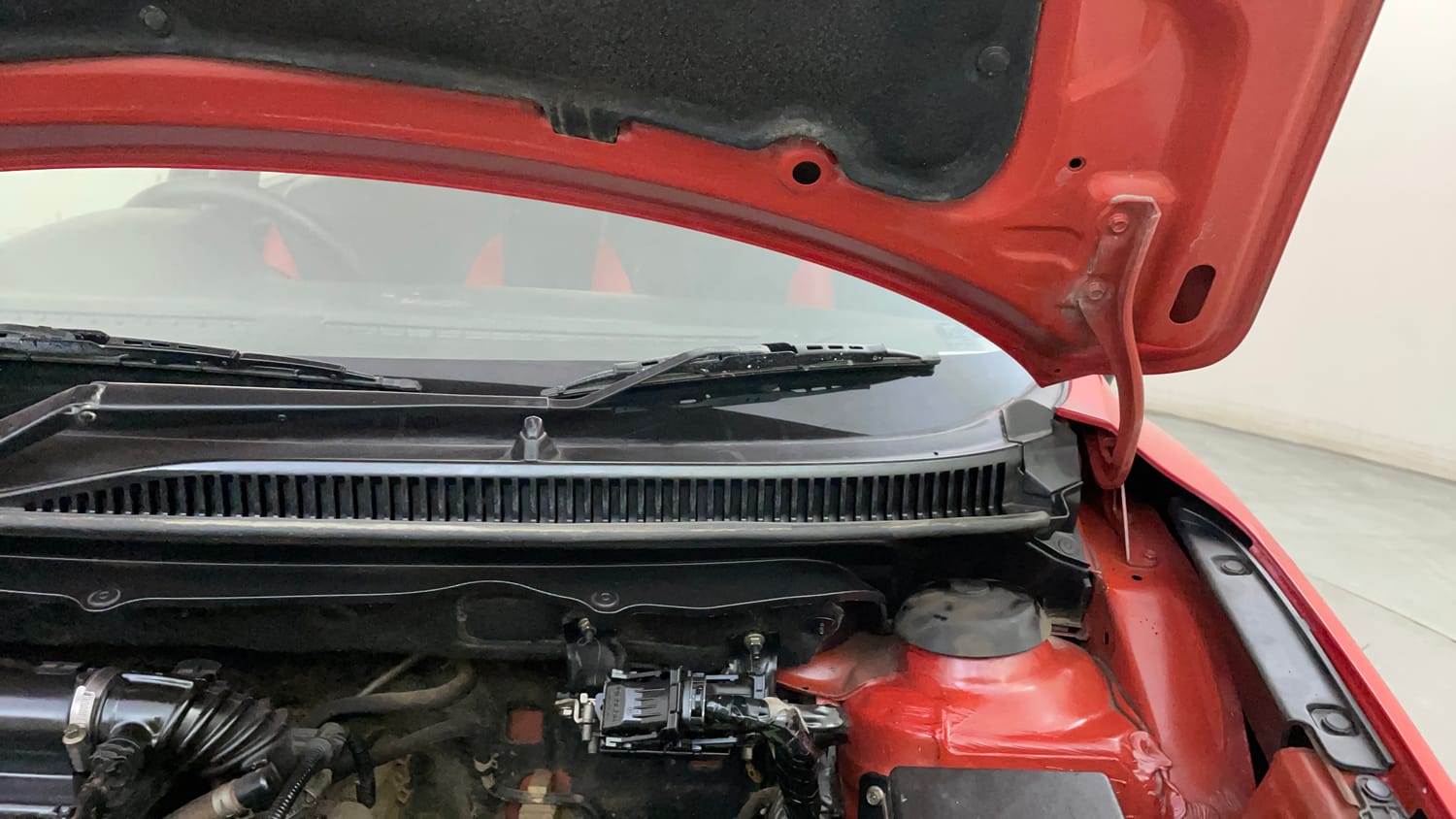 Used 2018 Maruti Suzuki Baleno Delta 1.2 Petrol Manual engine ENGINE LEFT SIDE HINGE & APRON VIEW