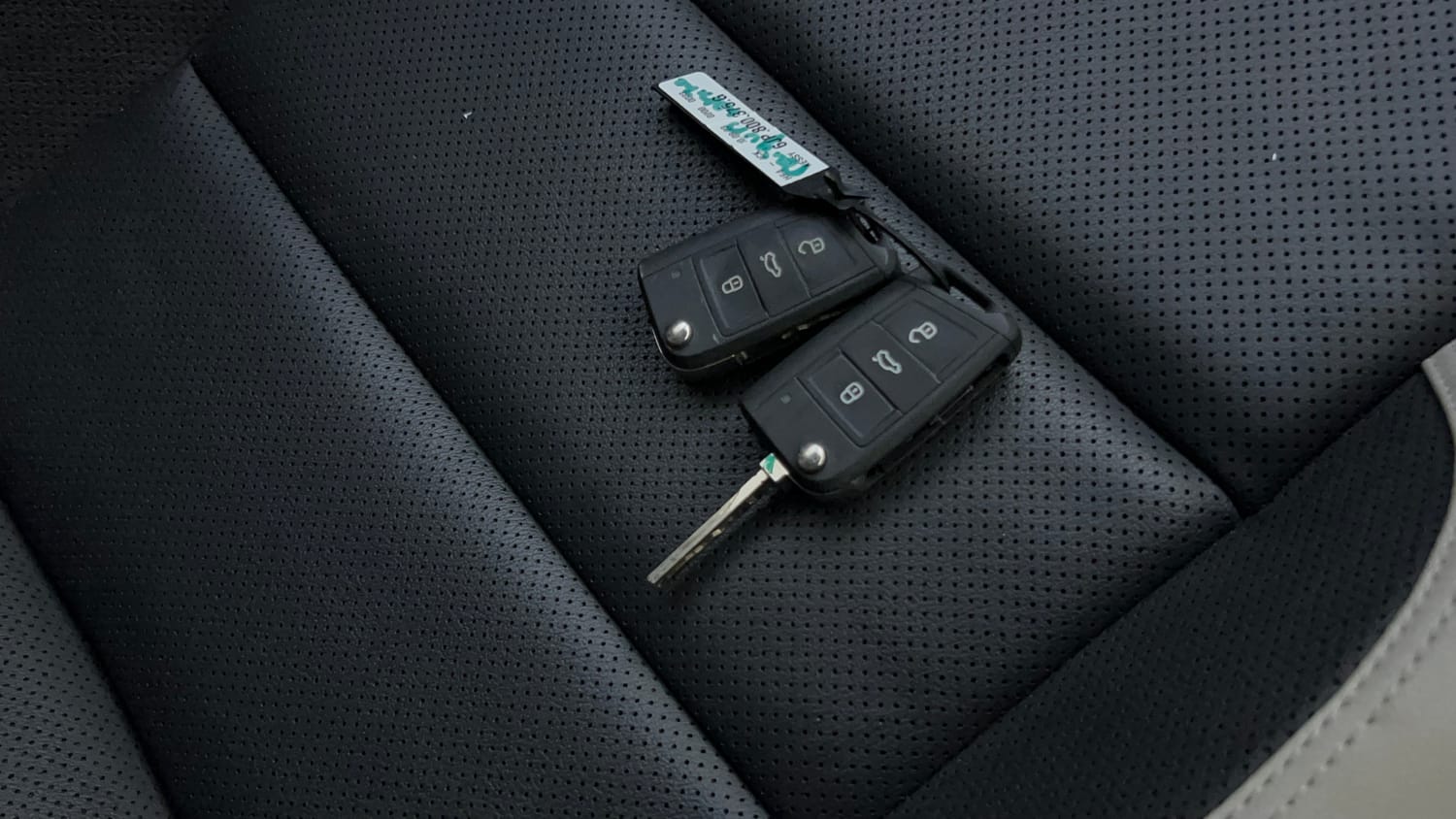 Used 2023 Volkswagen Taigun Topline 1.0 TSI AT Petrol Automatic extra CAR KEY VIEW
