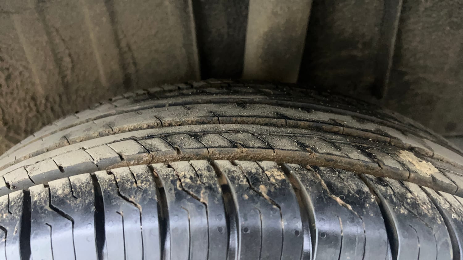Used 2023 Renault Triber RXZ Petrol Manual tyres LEFT REAR TYRE TREAD VIEW