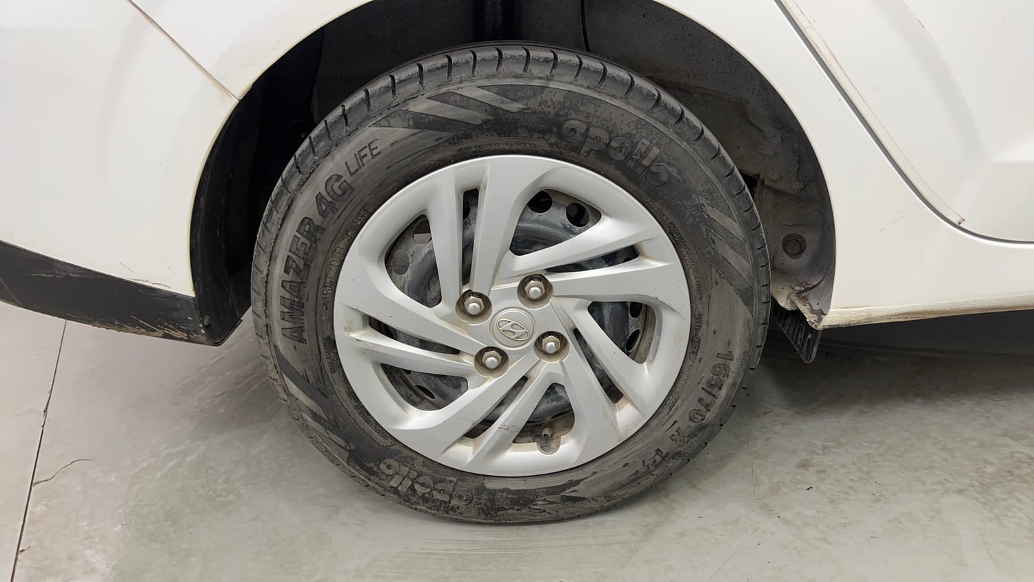 Used 2021 Hyundai Aura S 1.2 CNG Cng Manual tyres RIGHT REAR TYRE RIM VIEW