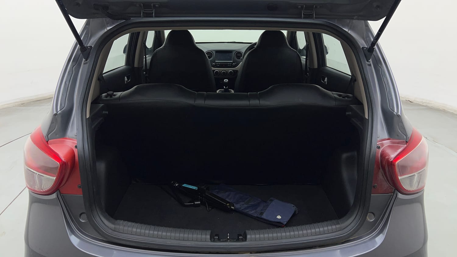 Used 2019 Hyundai Grand i10 Sportz 1.2 Kappa VTVT Petrol Manual interior DICKY INSIDE VIEW