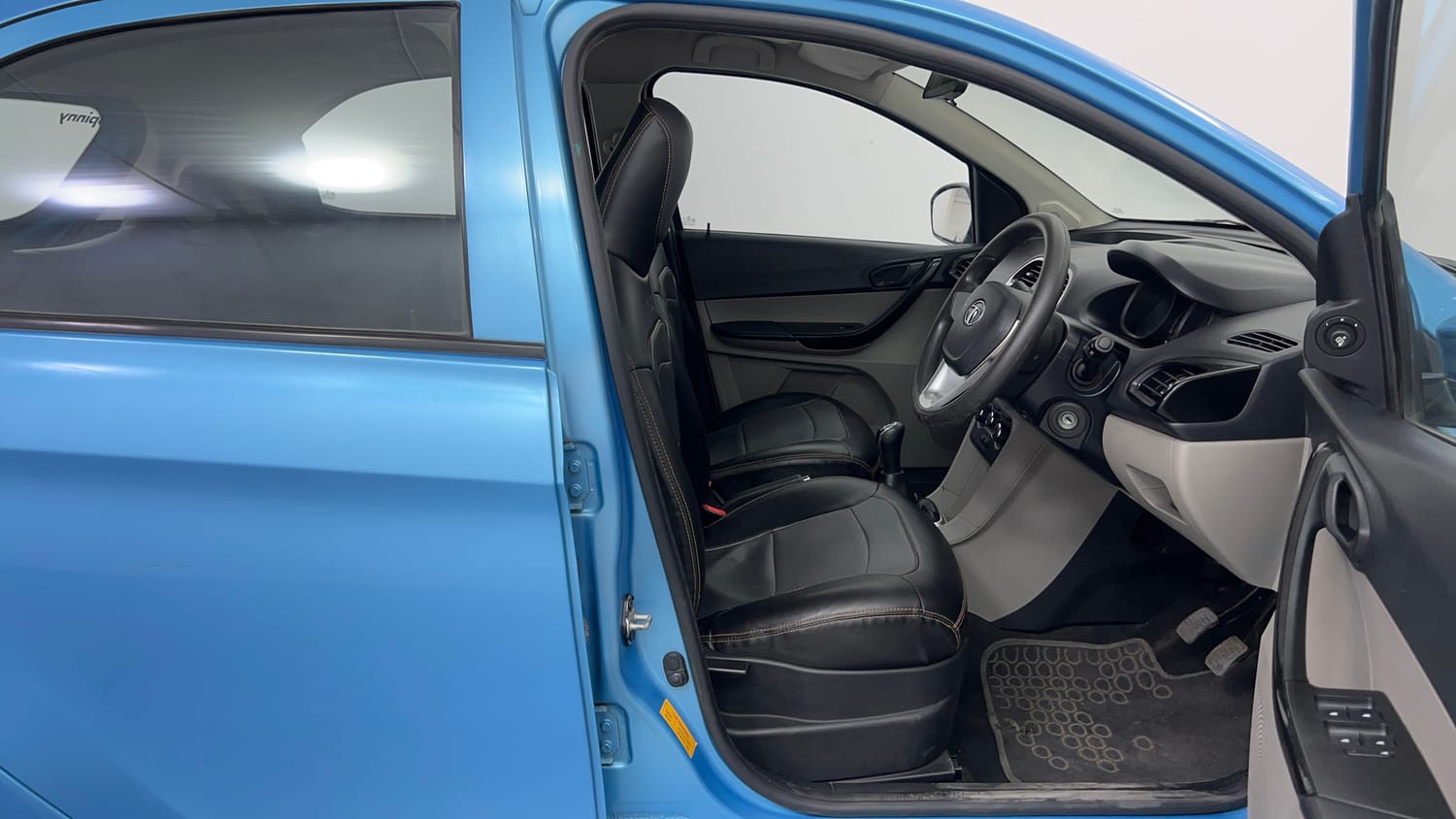 Used 2017 Tata Tiago Revotron XT Petrol Manual interior RIGHT SIDE FRONT DOOR CABIN VIEW
