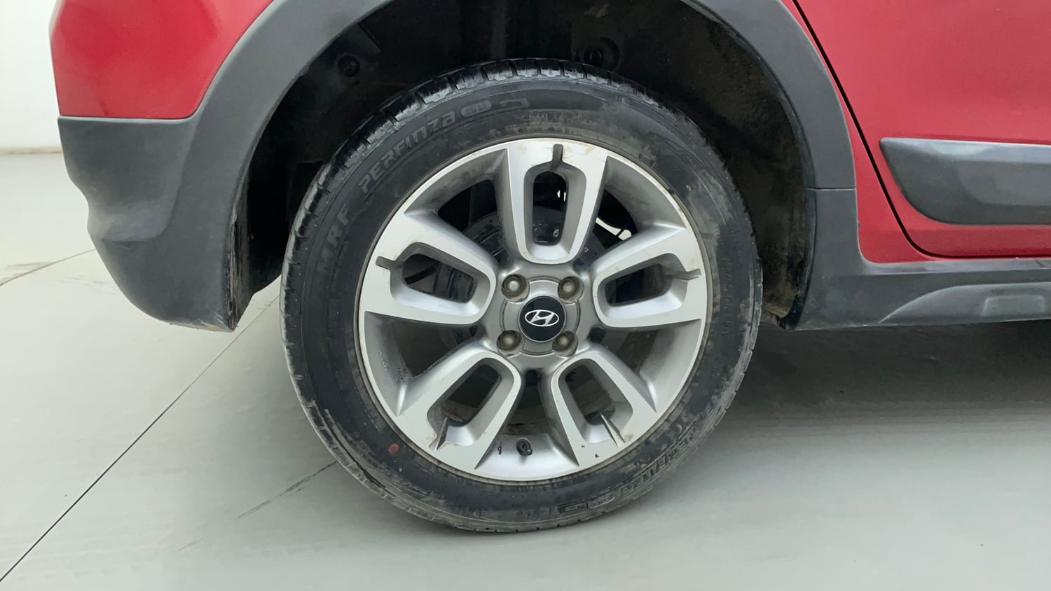 Used 2016 Hyundai i20 Active 1.2 S Petrol Manual tyres RIGHT REAR TYRE RIM VIEW