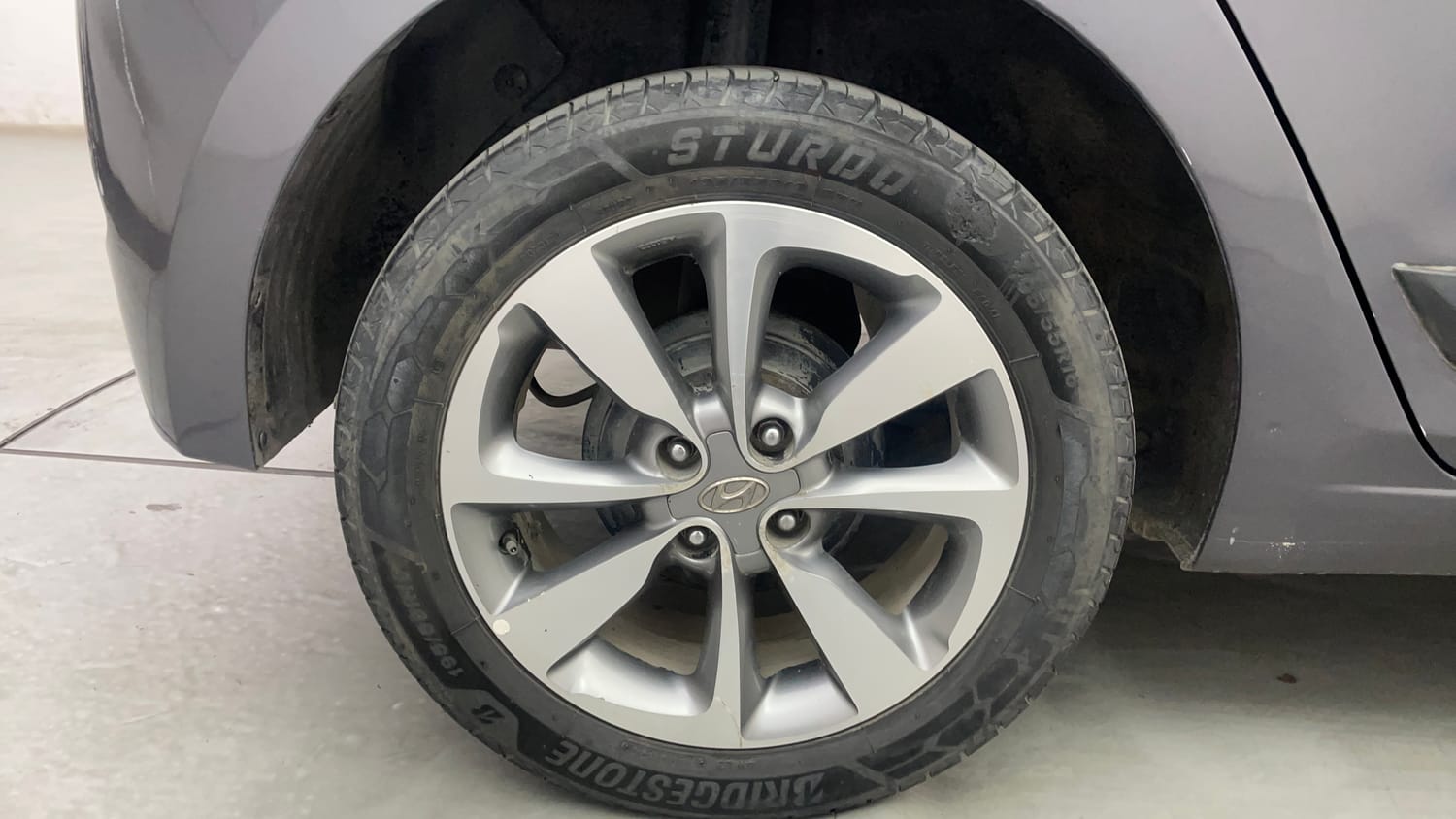 Used 2017 Hyundai Elite i20 Asta 1.2 (O) Petrol Manual tyres RIGHT REAR TYRE RIM VIEW