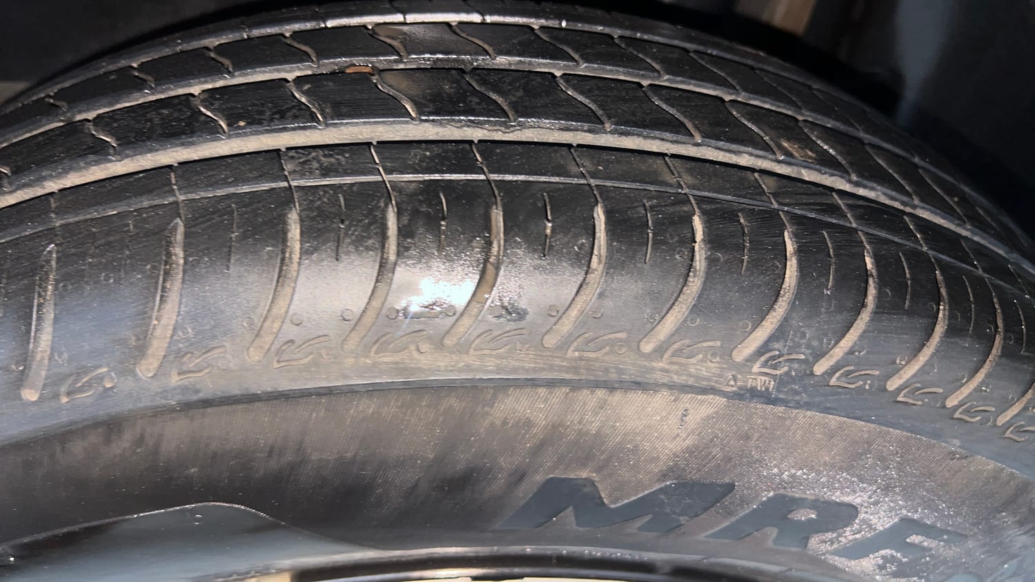 Used 2025 Maruti Suzuki Swift VXi AMT Petrol Automatic tyres LEFT REAR TYRE TREAD VIEW