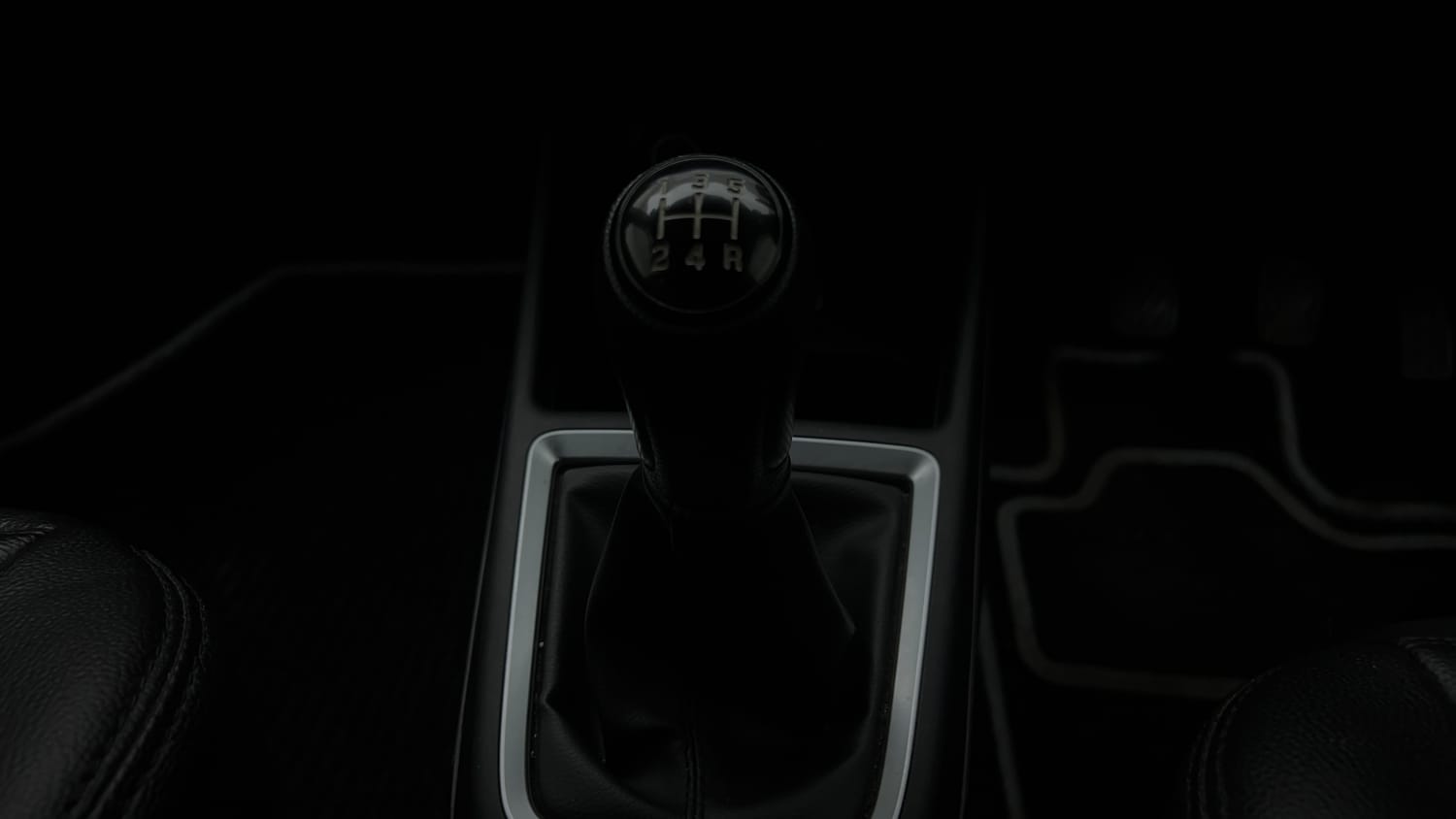 Used 2022 Maruti Suzuki Swift VXi Petrol Manual interior GEAR  KNOB VIEW