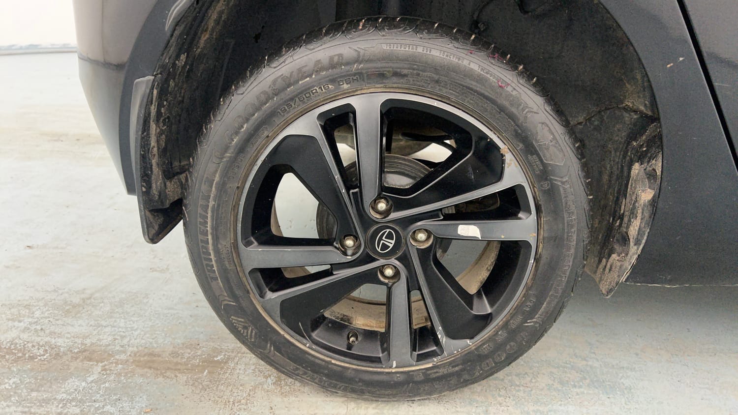 Used 2022 Tata Altroz XZ Plus Diesel Dark Edition Diesel Manual tyres RIGHT REAR TYRE RIM VIEW