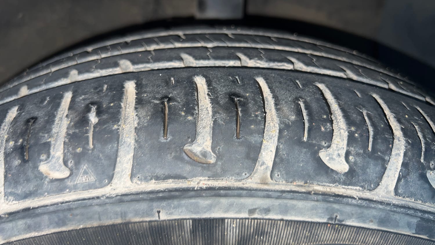Used 2014 Hyundai Grand i10 Magna 1.2 Kappa VTVT Petrol Manual tyres RIGHT FRONT TYRE TREAD VIEW