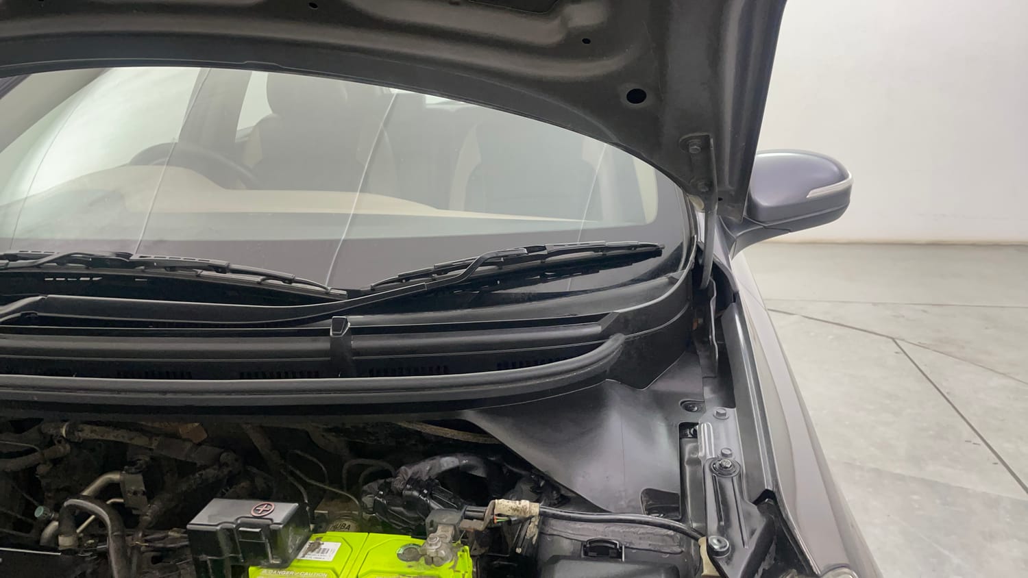 Used 2017 Hyundai Elite i20 Asta 1.2 (O) Petrol Manual engine ENGINE LEFT SIDE HINGE & APRON VIEW