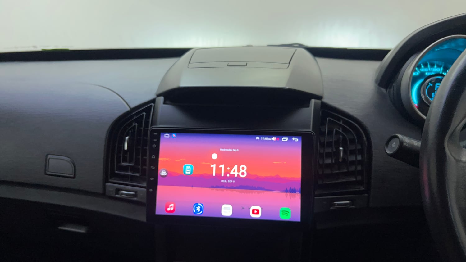 Used 2019 Mahindra XUV500 W9 AT Diesel Automatic top_features Integrated (in-dash) music system