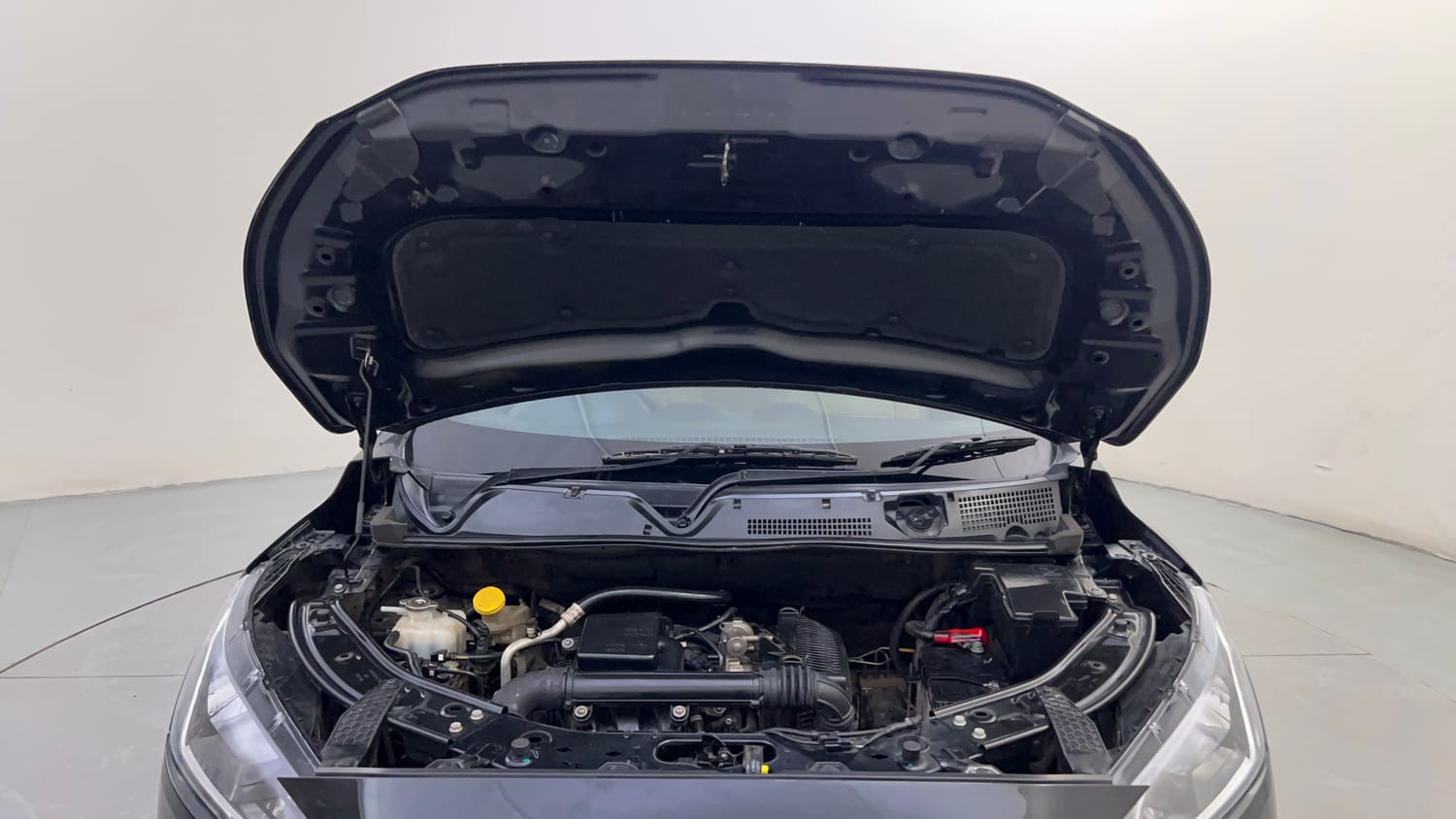 Used 2024 Nissan Magnite XL AMT Petrol Automatic engine ENGINE & BONNET OPEN FRONT VIEW