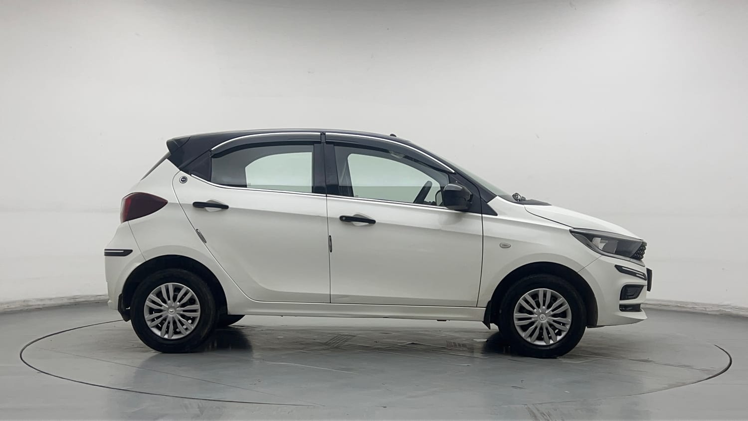 Used 2023 Tata Tiago XE Petrol Manual exterior RIGHT SIDE VIEW