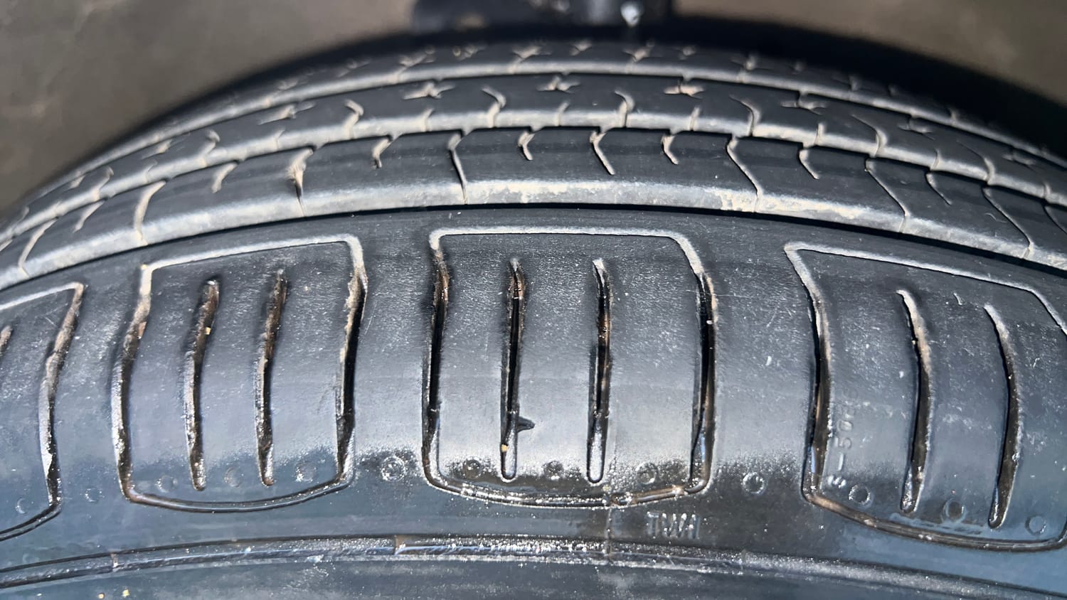 Used 2017 Maruti Suzuki Celerio ZXI (O) AMT Petrol Automatic tyres RIGHT FRONT TYRE TREAD VIEW