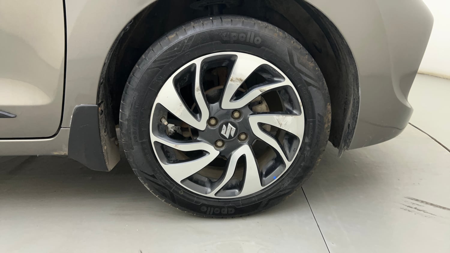 Used 2020 Maruti Suzuki Baleno Zeta Petrol Manual tyres RIGHT FRONT TYRE RIM VIEW