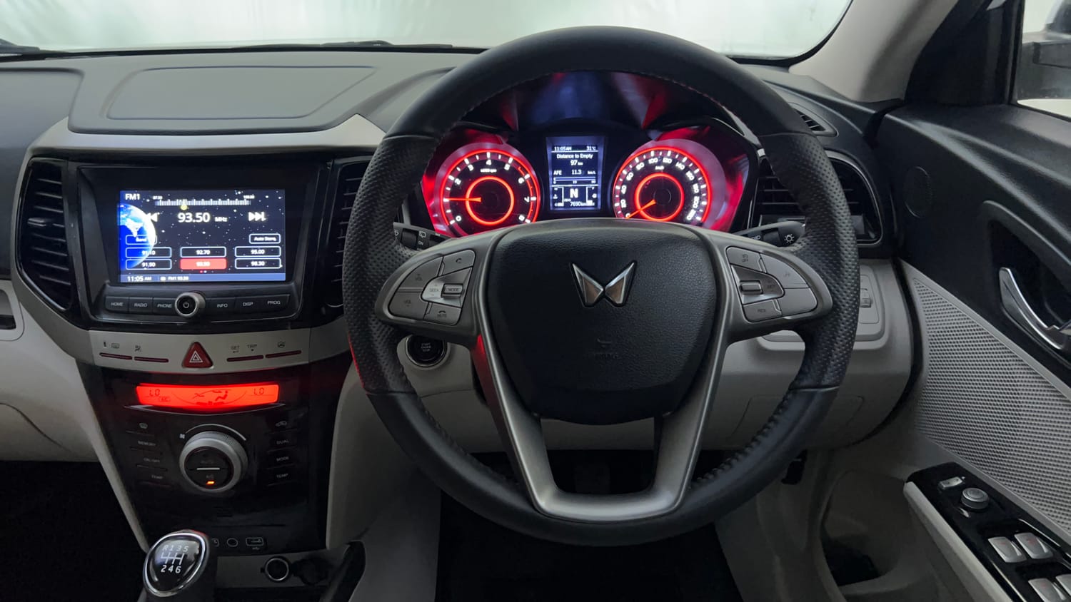Used 2024 Mahindra XUV 300 W8 (O) 1.2 Petrol Petrol Manual interior STEERING VIEW