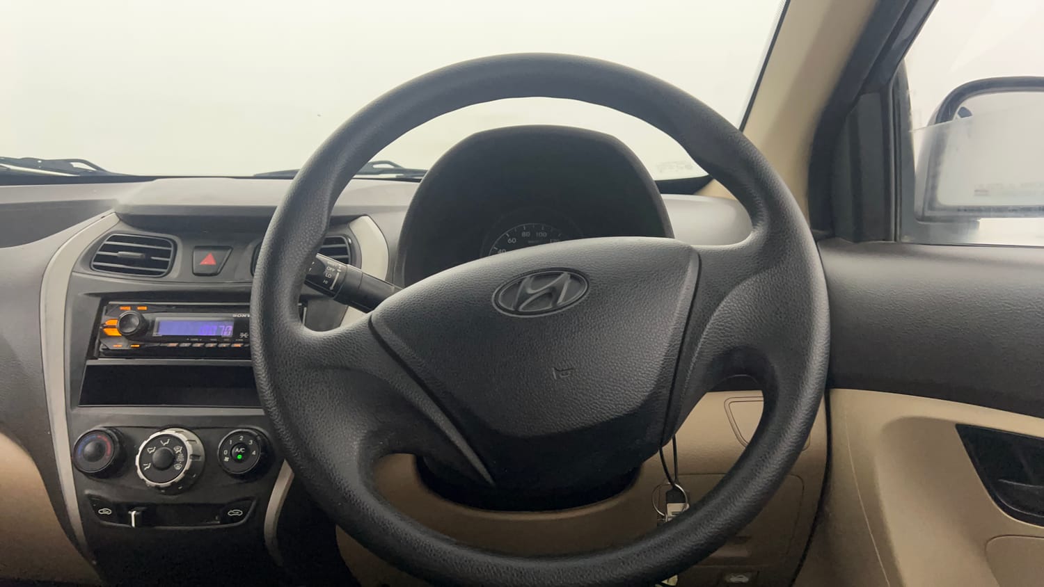 Used 2014 Hyundai Eon Era + Petrol Manual interior STEERING VIEW